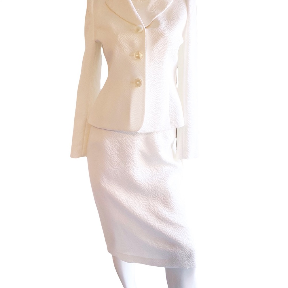 Le Suit 2 PC Skirt Suit Classic Tailored White
